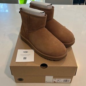 Brand new women’s size 9 uggs classic mini II